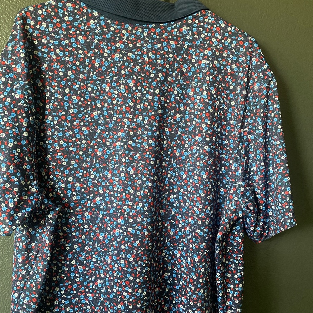 Navy Blue Floral Men's Shirt by Walter Hagen - Picture 4 of 4